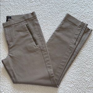 Banana Republic Addison Pant. Size 6